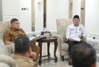 1765904876554-wali-kota-makassar-munafri-appi-arifuddin-bersama-kepala-kemenag-makassar-muhammad-1765879652347_169