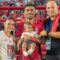 1765948055052-yance-sayuri-dan-keluarga-saat-foto-bersama-dengan-eks-pelatih-psm-makassar-bernardo-tavares-1765933087136_169