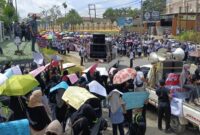 1765969704586-pgri-sultra-melakukan-demo-di-pengadilan-tinggi-sultra-terkait-vonis-guru-mansur-terdakwa-pelecehan-murid-1765951654280_169