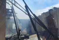 1765991432245-kebakaran-hanguskan-2-rumah-dan-1-sd-di-manado-1765977560810_169