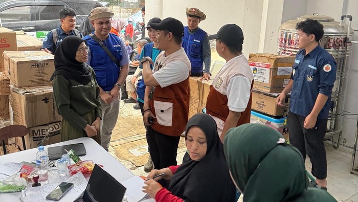 1766034546996-umi-makassar-salurkan-bantuan-obat-dan-alkes-ke-rsu-aceh-tamiang-dokumen-istimewa-1766026506988_169