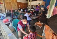 1766056137176-tim-medis-dari-pemprov-sulsel-turun-langsung-menangani-korban-bencana-banjir-dan-longsor-di-aceh-tamiang-1766031700121_169