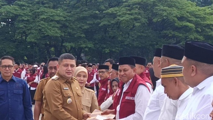 1766984927472-pelantikan-ketua-rtrw-di-makassar-1766976534160_169