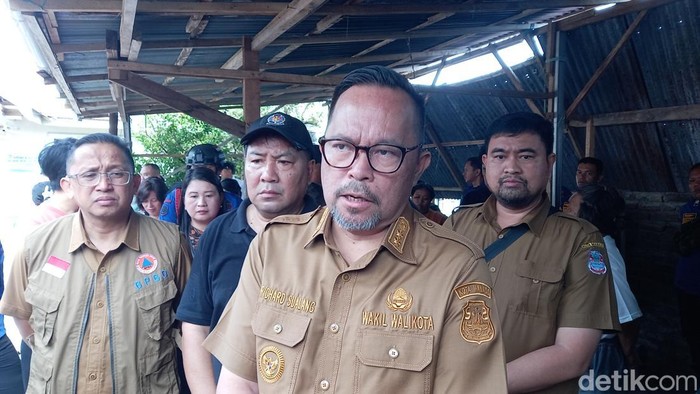 1767006440557-wakil-wali-kota-manado-richard-sualang-1766996054025_169