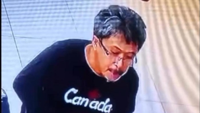 1767092927037-tampang-dosen-uim-yang-meludahi-kasir-swalayan-di-makassar-1766726563500_169