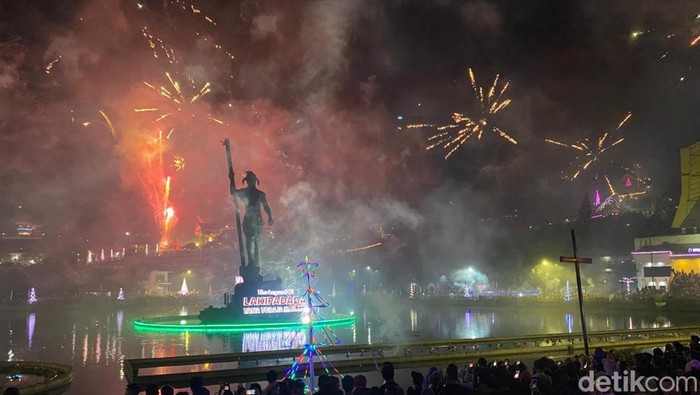 1767222320434-plaza-kolam-makale-1767202785110_169