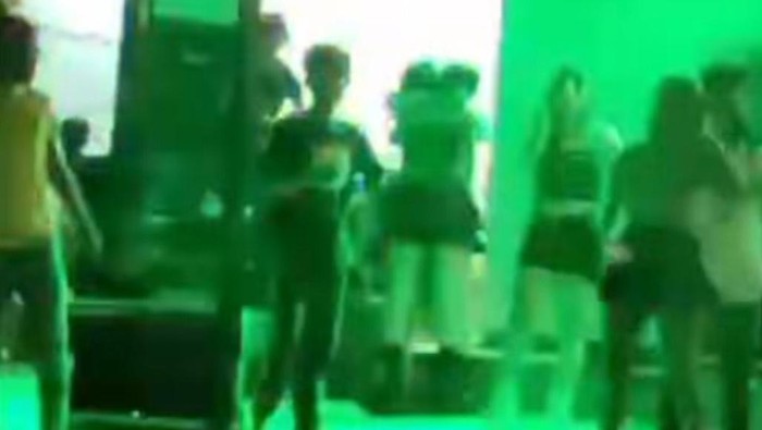 1767352117504-tangkapan-layar-pesta-meras-dan-joget-di-puskesmas-latowu-pada-malam-pergantian-tahun-1767342967295_169