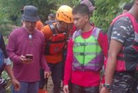 1767438622443-tim-sar-menemukan-jasad-lansia-yang-hilang-di-sungai-luwu-timur-1767420089194_169