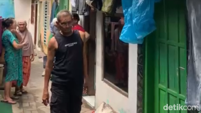 1767611309590-suasana-di-sekitar-rumah-wanita-ditemukan-tewas-tergantung-di-jalan-butung-makassar-1767595287920_169