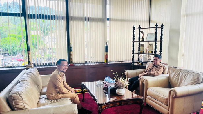 1767676076373-bupati-bone-andi-asman-sulaiman-menemui-wali-kota-magelang-damar-prasetyono-dokumen-istimewa-1767672588106_169