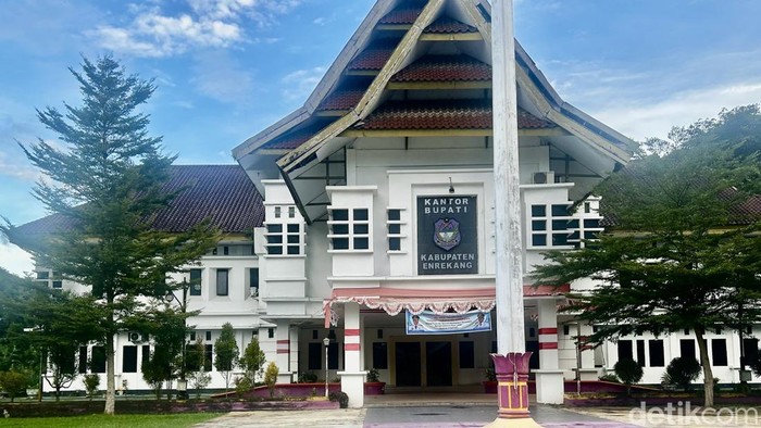 1767676092275-kantor-bupati-enrekang-1752655000158_169