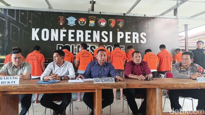 1767762547288-konferensi-pers-polres-bone-1767752314109_169