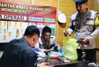 1767784081333-polisi-memeriksa-sales-inisial-ha-yang-nekat-mencuri-di-sebuah-warung-di-polman-1767764464502_169