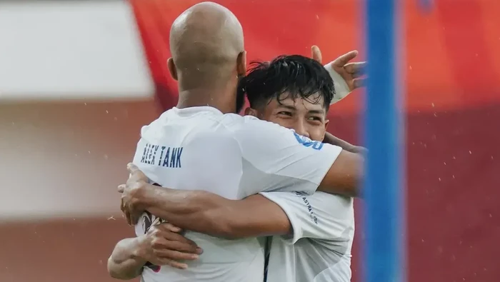 1768043191417-psm-makassar-merayakan-gol-alex-tanque-ke-gawang-borneo-fc-samarinda-1767431200944_169