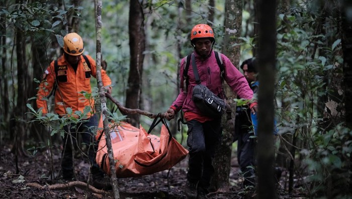 1769058521072-operasi-sar-pesawat-atr-terkendala-cuaca-medan-sulit-gunung-bulusaraung-1768820025448_169