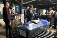 1769058539674-jenazah-korban-kecelakaan-pesawat-atr-42-500-bernama-deden-maulana-pegawai-kkp-diterbangkan-ke-jakarta-1769041209331_169