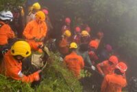 1769101654757-proses-evakuasi-jenazah-korban-pesawat-atr-42-500-1769082315622_169