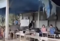 1769101670360-kondisi-kelas-jauh-mi-ddi-di-pinrang-tanpa-dinding-dan-rawan-ambruk-1769095688900_169