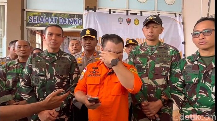 1769144888087-tangis-haru-personel-sar-usai-seluruh-korban-kecalakaan-pesawat-atr-42-500-ditemukan-1769141141604_169