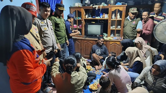 1769166493714-seorang-nelayan-menyelamatkan-15-wna-filipina-yang-terdampar-selama-13-hari-di-laut-buol-1769153913833_169