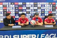 1769188086396-pelatih-psm-tomas-trucha-dan-kiper-psm-reza-arya-saat-konferensi-pers-jelang-laga-persijap-jepara-1769181568838_169