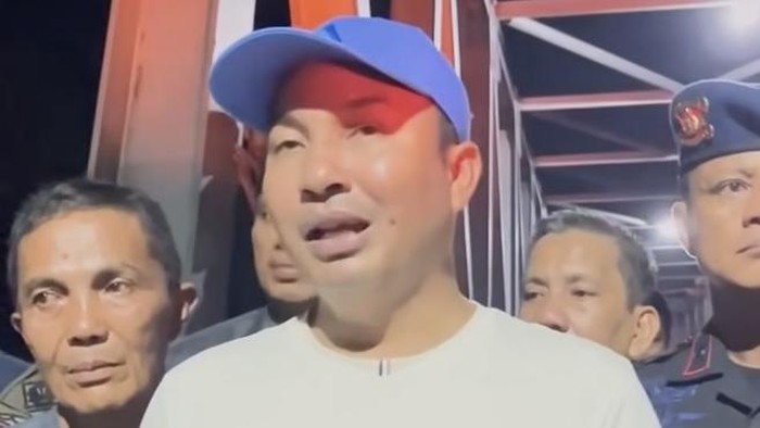 1769361055052-bupati-lutra-andi-abdullah-rahim-turun-menenangkan-massa-aksi-demo-luwu-raya-1769325878141_169