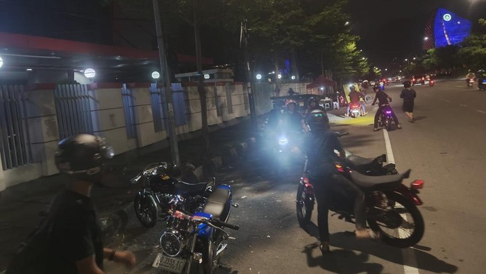 1769404061307-pelaku-balap-liar-di-jalan-ap-pettarani-makassar-dibubarkan-polisi-1769392899527_169