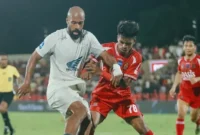 1769425727472-striker-psm-makassar-alex-tanque-dikawal-ketat-bek-persijap-jepara-dalam-laga-yang-berakhir-dengan-skor-2-0-untuk-kemenangan-p-1769408876549_169
